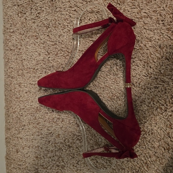 Women's Deep Red Faux Suede Heels Size 41 (US 10.5) (Bin 11) - Picture 4 of 9